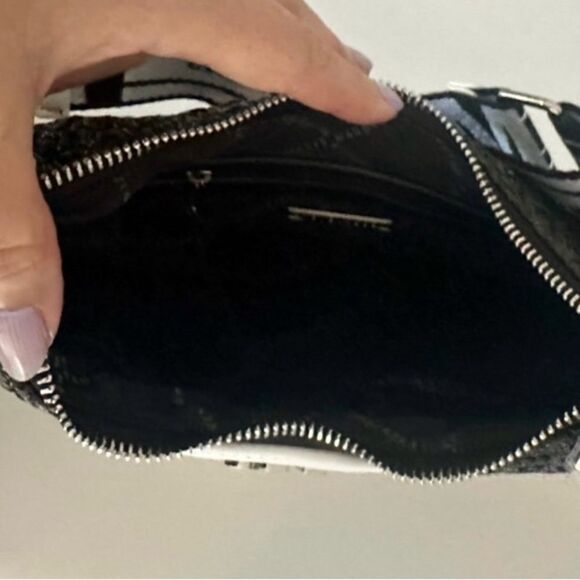 Steve Madden Montel, black and white shoulder bag. - Picture 6 of 9